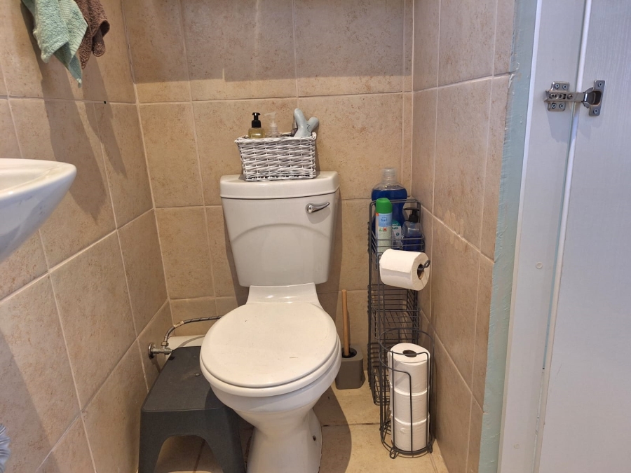 1 Bedroom Property for Sale in Hartenbos Central Western Cape